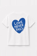 Kinder T-Shirt „Love never fails (Herz)“ in Weiß