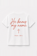 He knows my name Kinder-T-Shirt Weiß, Rückenprint