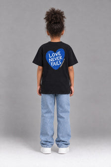Love never fails (Herz) T-Shirt