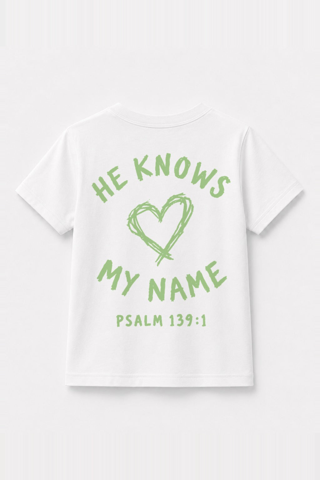 Kinder T-Shirt „He knows my name (Heart)“ in Weiß