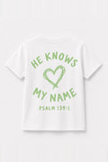 Kinder T-Shirt „He knows my name (Heart)“ in Weiß