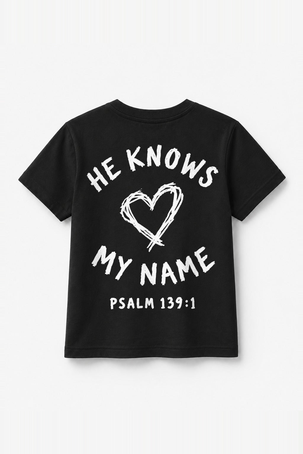 Kinder T-Shirt „He knows my name (Heart)“ in Schwarz