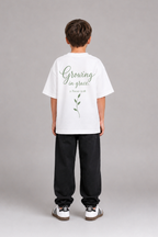 Grow in grace Kinder-T-Shirt mit Rückenprint, getragen