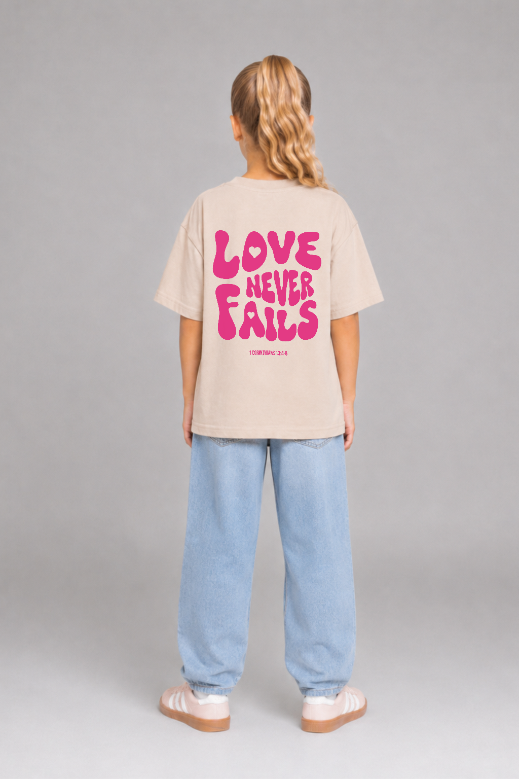 Love never fails T-Shirt