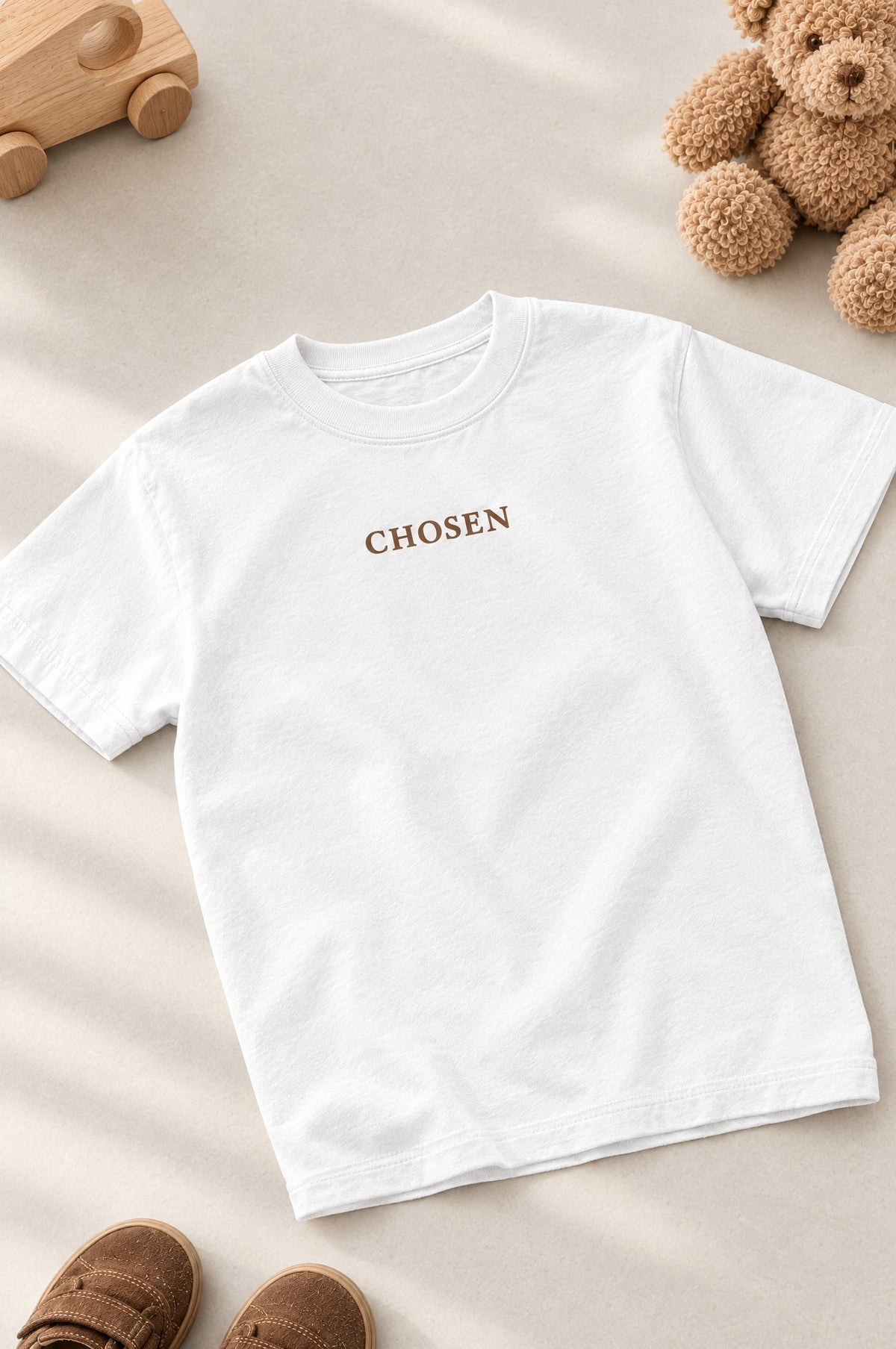 Kinder T-Shirt „Chosen (Classic)“ in Weiß, flach hingelegt
