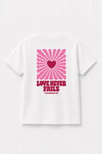 Kinder T-Shirt „Love never fails (Strahlen)“ in Weiß