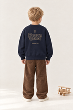 Kind von hinten im Kinder-Sweater Brave because He is with me in Navy