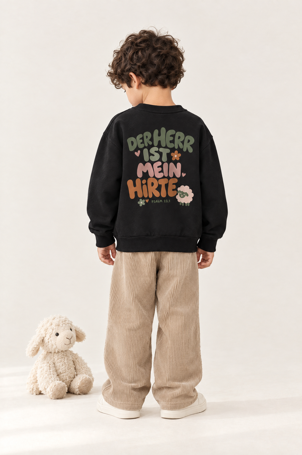 Kind von hinten im Kinder-Sweater Der Herr ist mein Hirte in Schwarz