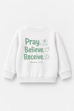 Pray. Believe. Receive. Kinder-Sweater in Weiß